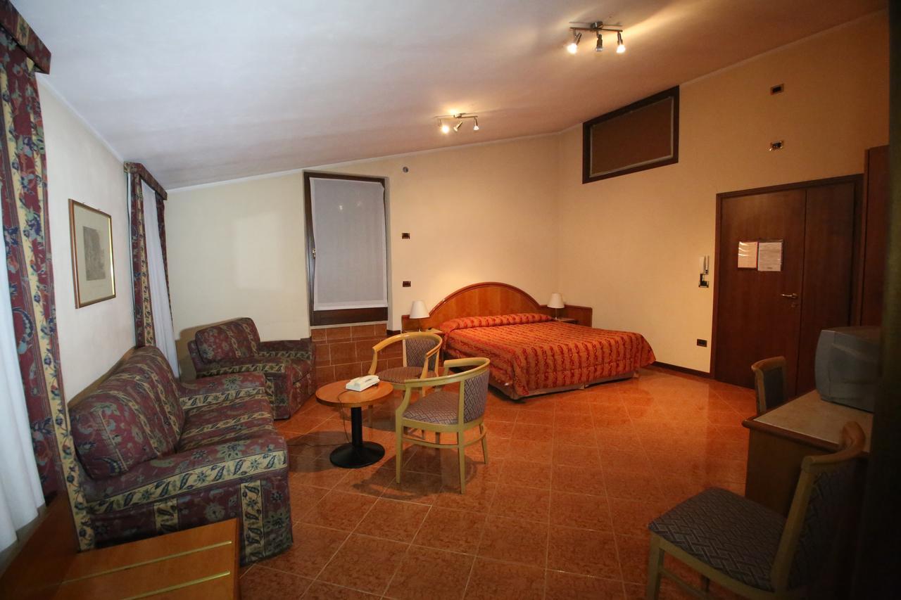 Hotel Paris Castel Goffredo Εξωτερικό φωτογραφία