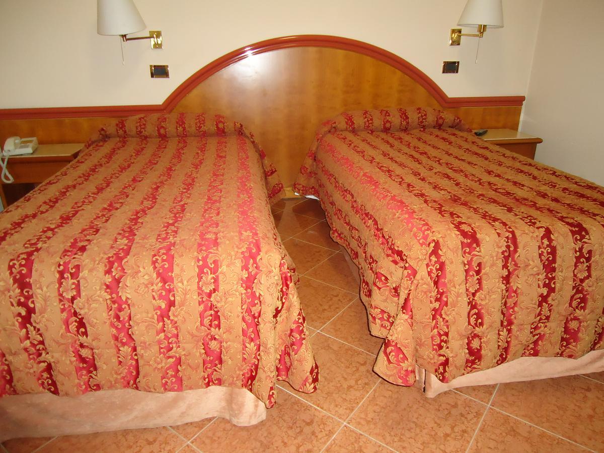 Hotel Paris Castel Goffredo Εξωτερικό φωτογραφία
